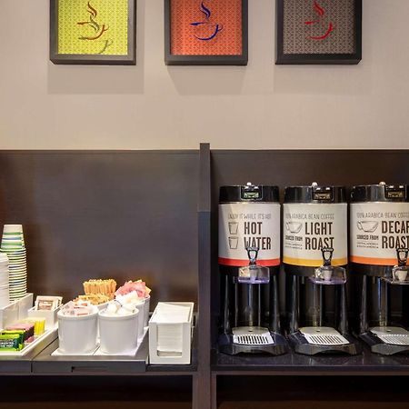 Hampton Inn By Hilton Toronto Airport Corporate Centre Экстерьер фото