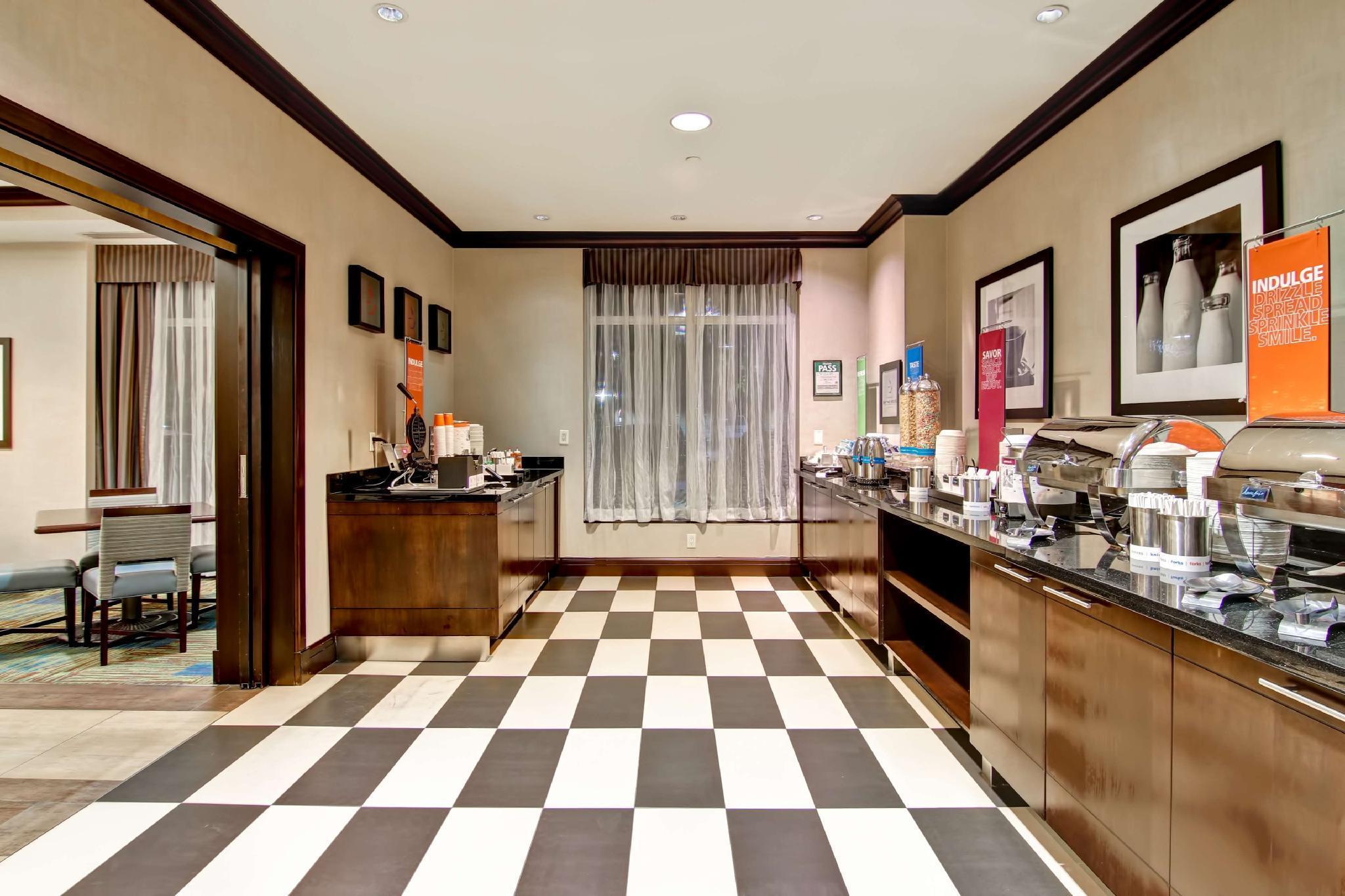 Hampton Inn By Hilton Toronto Airport Corporate Centre Экстерьер фото